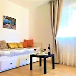 Apartment Village *