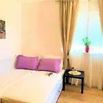 Apartment Village *